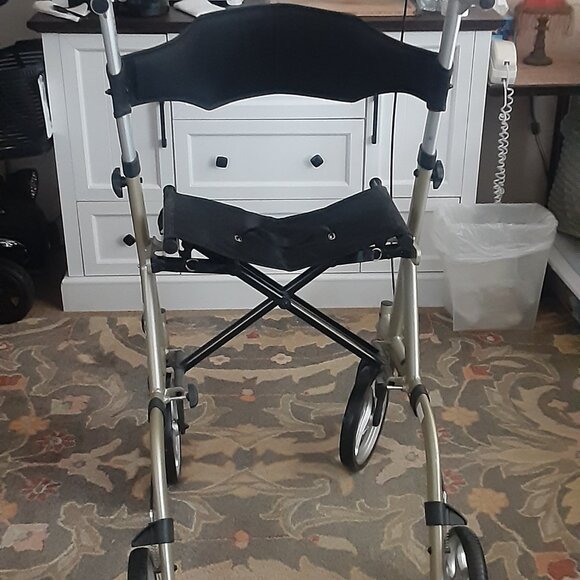 Oasis Space stand up walker - Picture 3 of 3